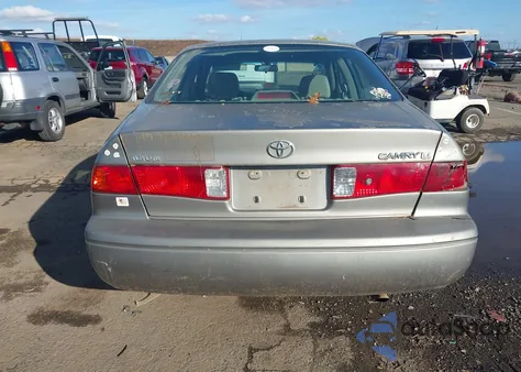 2000 Toyota Camry Le z USA, uszkodzony, nr VIN JT2BG22K9Y0486973
